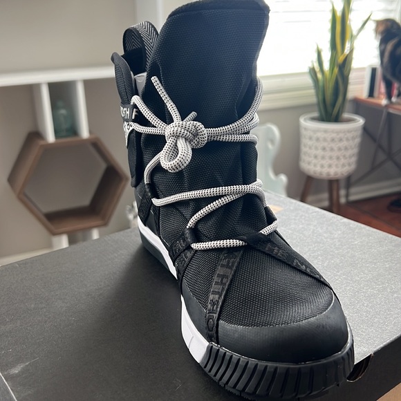 The North Face Women’s Sierra Sport Lace Up Black and White Boot - Picture 4 of 4